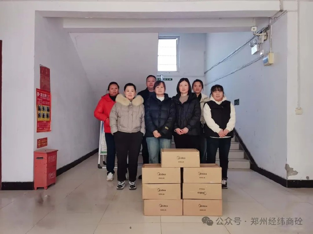 遲日江山麗，春風(fēng)花草香！女神節(jié)快樂！