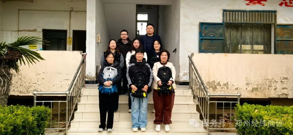 乍暖還寒，花草蘇醒，女神節(jié)快樂(lè)！